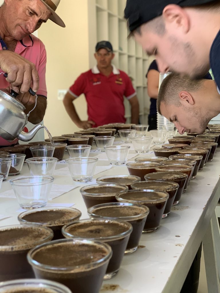 Annusiamo il caffè per i suoi aromi